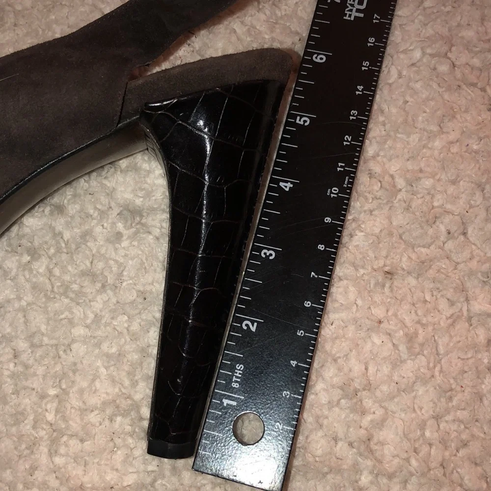 Stuart Weitzman  size 10 brown suede peep toe platform slingback
